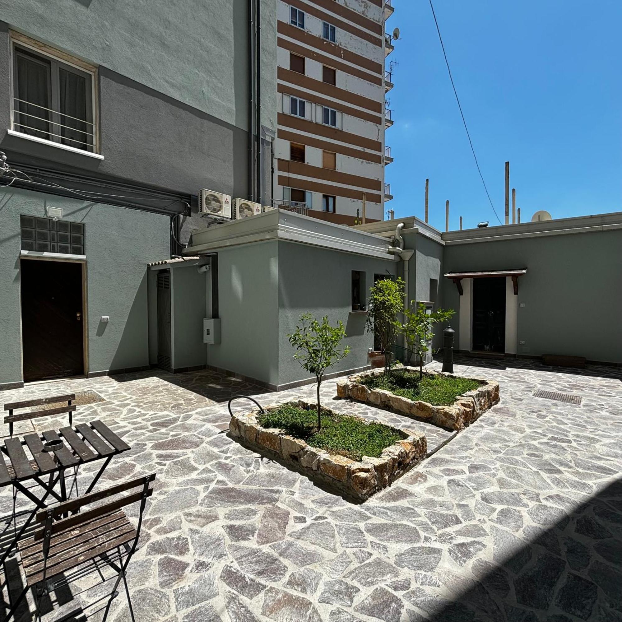 Essential Room & Parking In Centro Citta Con Parcheggio Privato E Wifi Potenza Zewnętrze zdjęcie